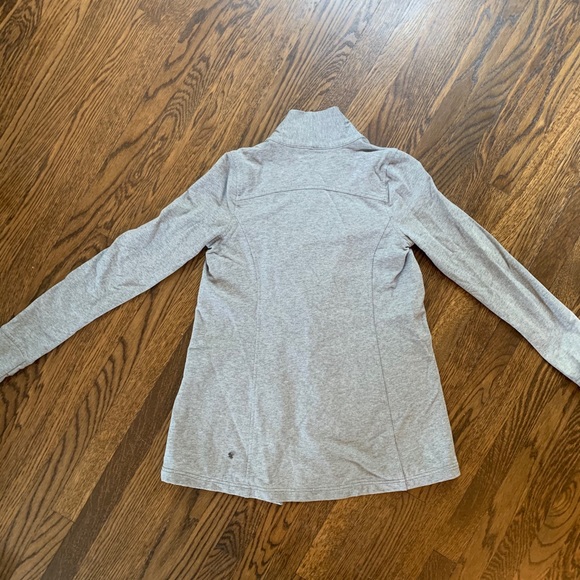 Lululemon Size 2 Wrap Sweater in Grey - Picture 4 of 5